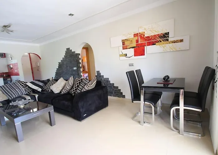 Agradable Villa Con Piscina