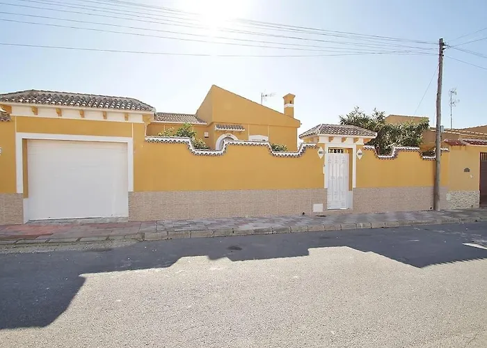 Agradable Villa Con Piscina